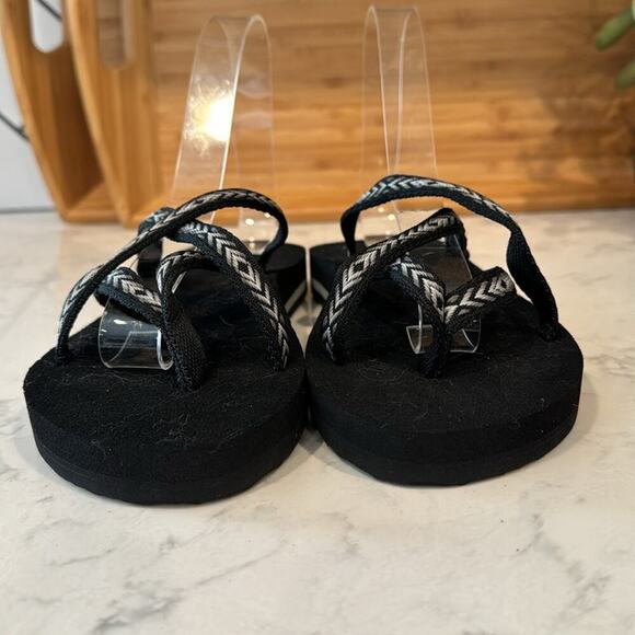 Teva Olowahu palms black white quick dry all day wear sustainable vegan size 6 - Picture 2 of 9